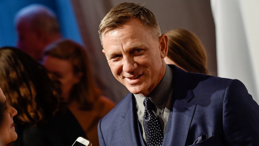 COVID-19 temporarily stops Daniel Craig's return to Broadway