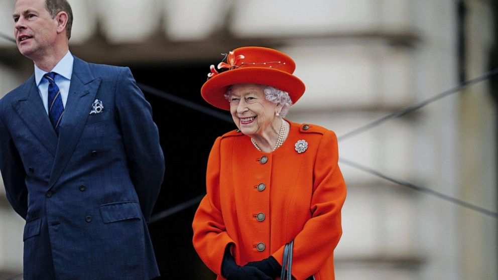Queen Elizabeth launches baton relay for Commonwealth Games
