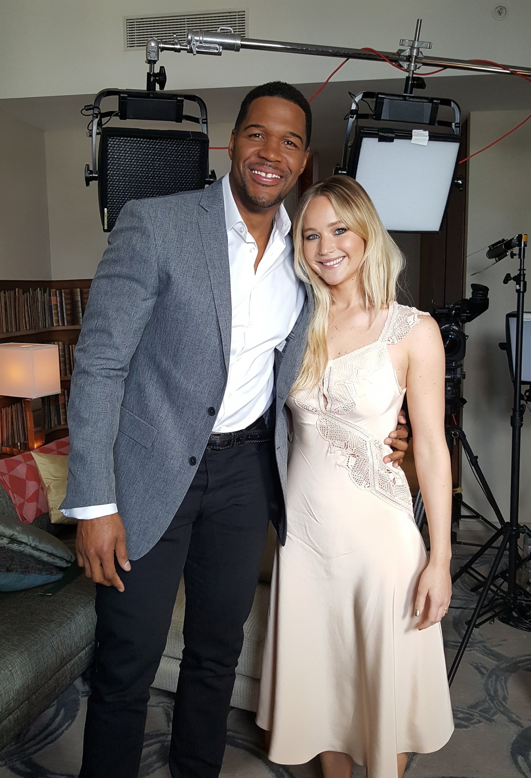 PHOTO: Jennifer Lawrence discusses her role in "Passengers" with Michael Strahan for "Good Morning America."