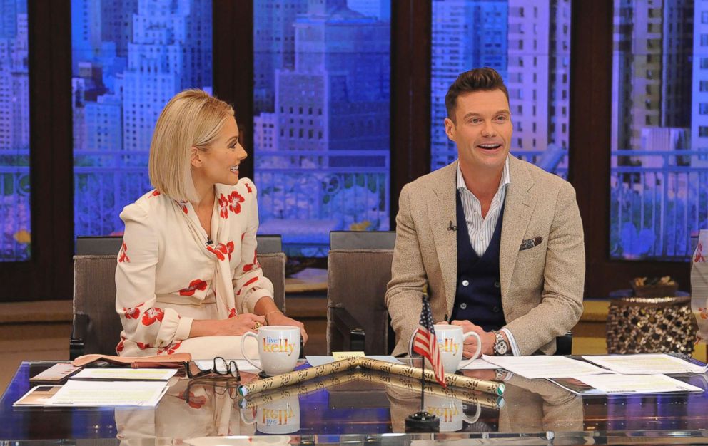 PHOTO: Kelly Ripa introduces Ryan Seacrest as the permanent co-host joining her on "LIVE with Kelly & Ryan," on ABC, May 1, 2017.