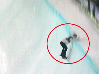 VIDEO: Shaun White slams his face into a pipe at the Winter X Games.