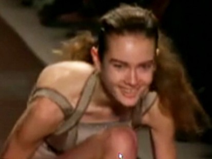 VIDEO: Model slips on runway at Fashion Week