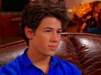 VIDEO: Jonas Brothers meet Malia and Sasha
