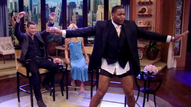 Video Michael Strahan Shows Off His Stripper Moves Abc News 