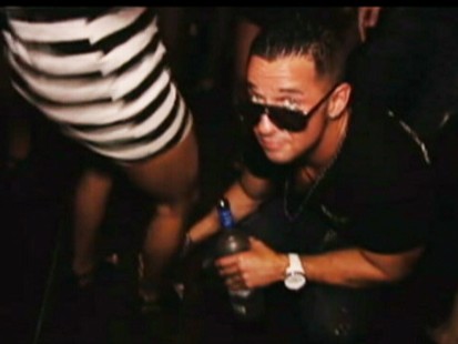 Video: Jersey Shore cast signs new contract with MTV.