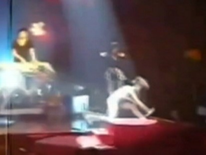 VIDEO: Rihanna falls during a concert in France.