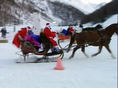 VIDEO: Santas compete in Switzerland