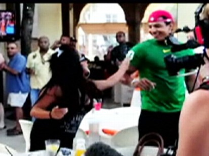 VIDEO: Drinks fly as Snooki gets into a fight with a male clubgoer.