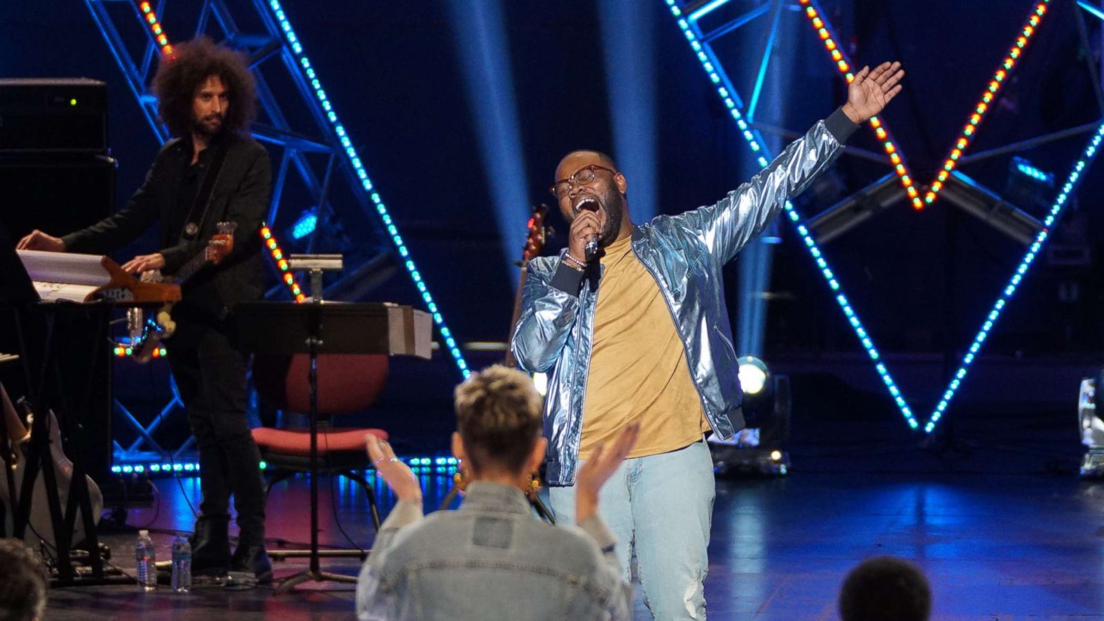 PHOTO: Judge Katy Perry stands and applauds while Thaddeus Johnson sings her song "Rise" on ABC's, "American Idol," April 1, 2018.