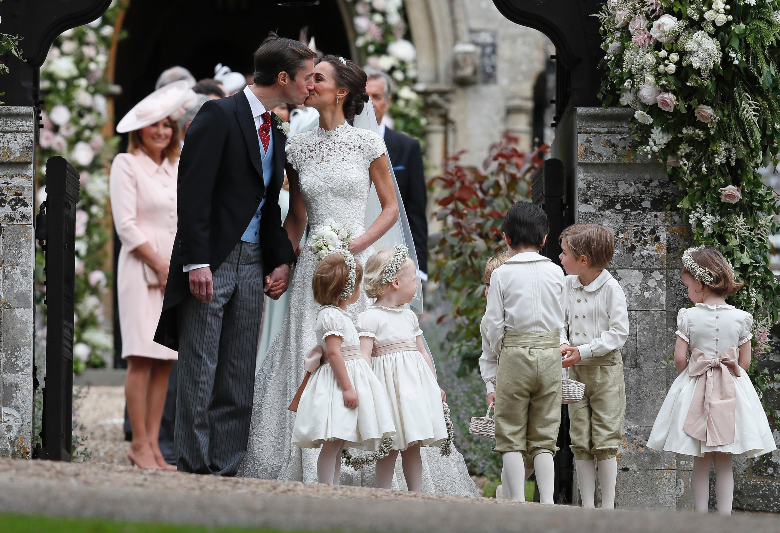 PHOTO: Pippa Middleton and James Matthews kiss after their wedding at St Mark's Church in Englefield, England, May 20, 2017.