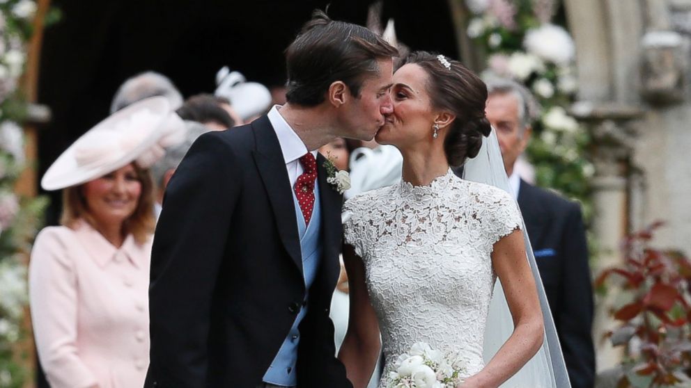 PHOTO: Pippa Middleton and James Matthews kiss after their wedding at St Mark's Church in Englefield, England, May 20, 2017.