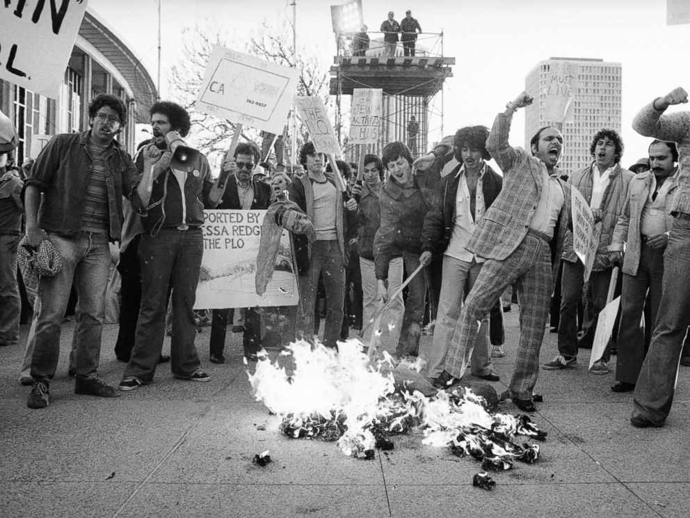 PHOTO: Supporters of the Jewish Defense League burn an effigy of actress Vanessa Redgrave outside the Academy Awards ceremonies in Los Angeles, April 3, 1978.