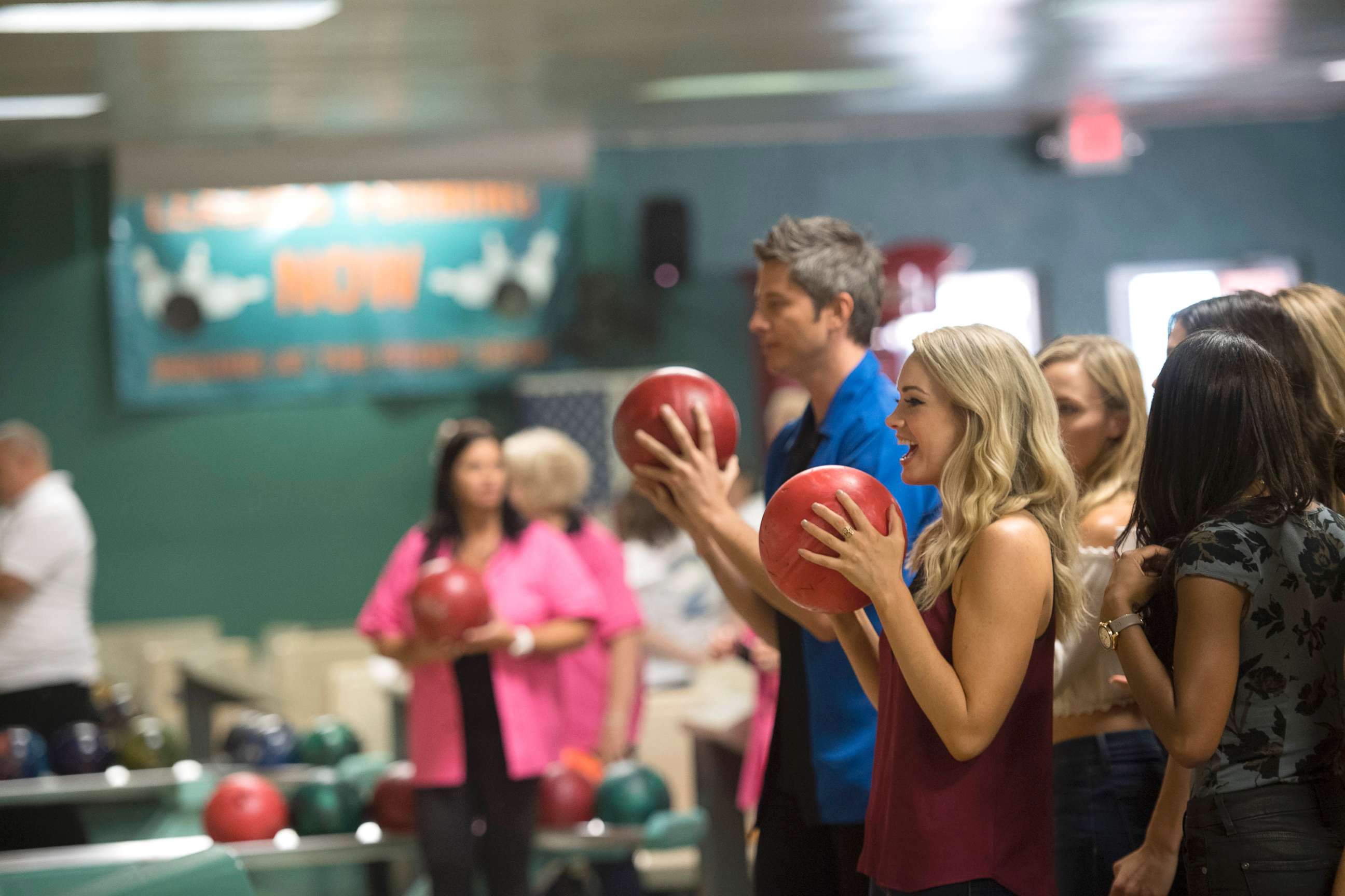 PHOTO: Arie Luyendyk Jr. and Jenna during a competitive day of bowling with the winner going to a private after-party, on "The Bachelor," Jan. 29, 2018, on The ABC Television Network.