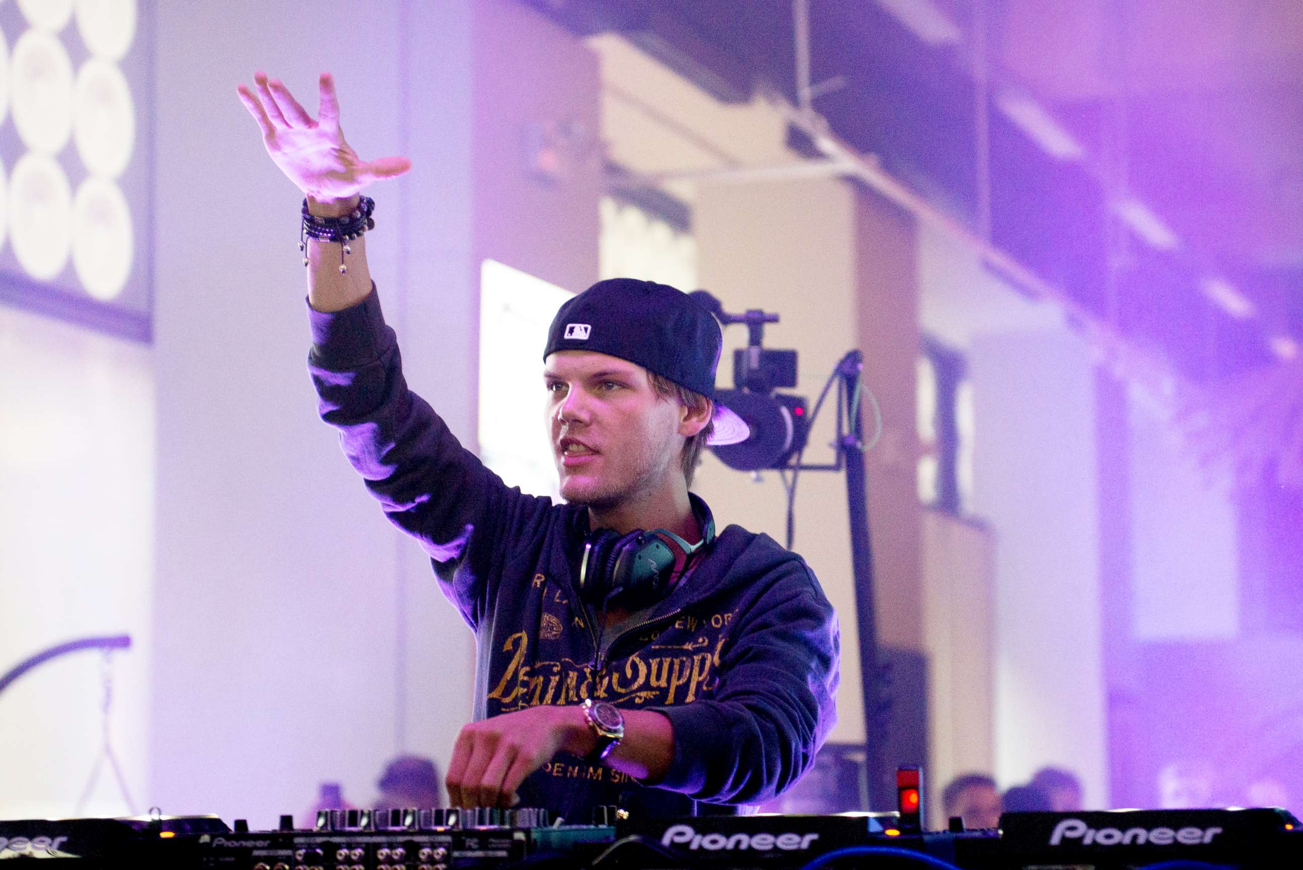 PHOTO: Avicii performs at the MLB Fan Cave on Oct. 1, 2013, in New York City.