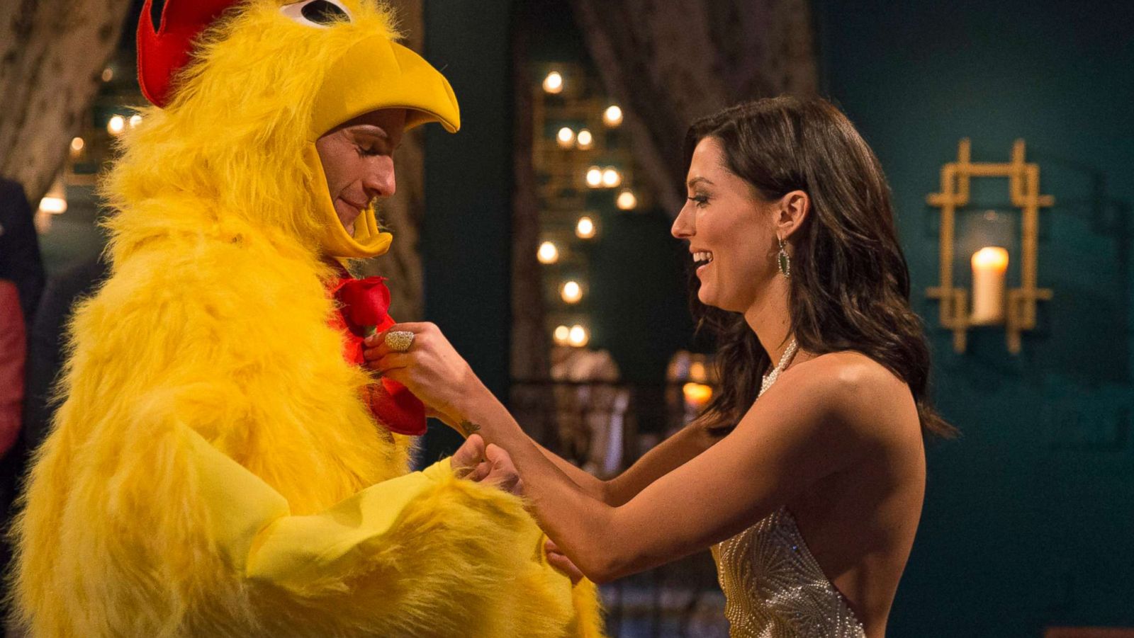 PHOTO: Becca Kufrin gives a rose to David on the season premiere of "The Bachelorette," May 28, 2018.