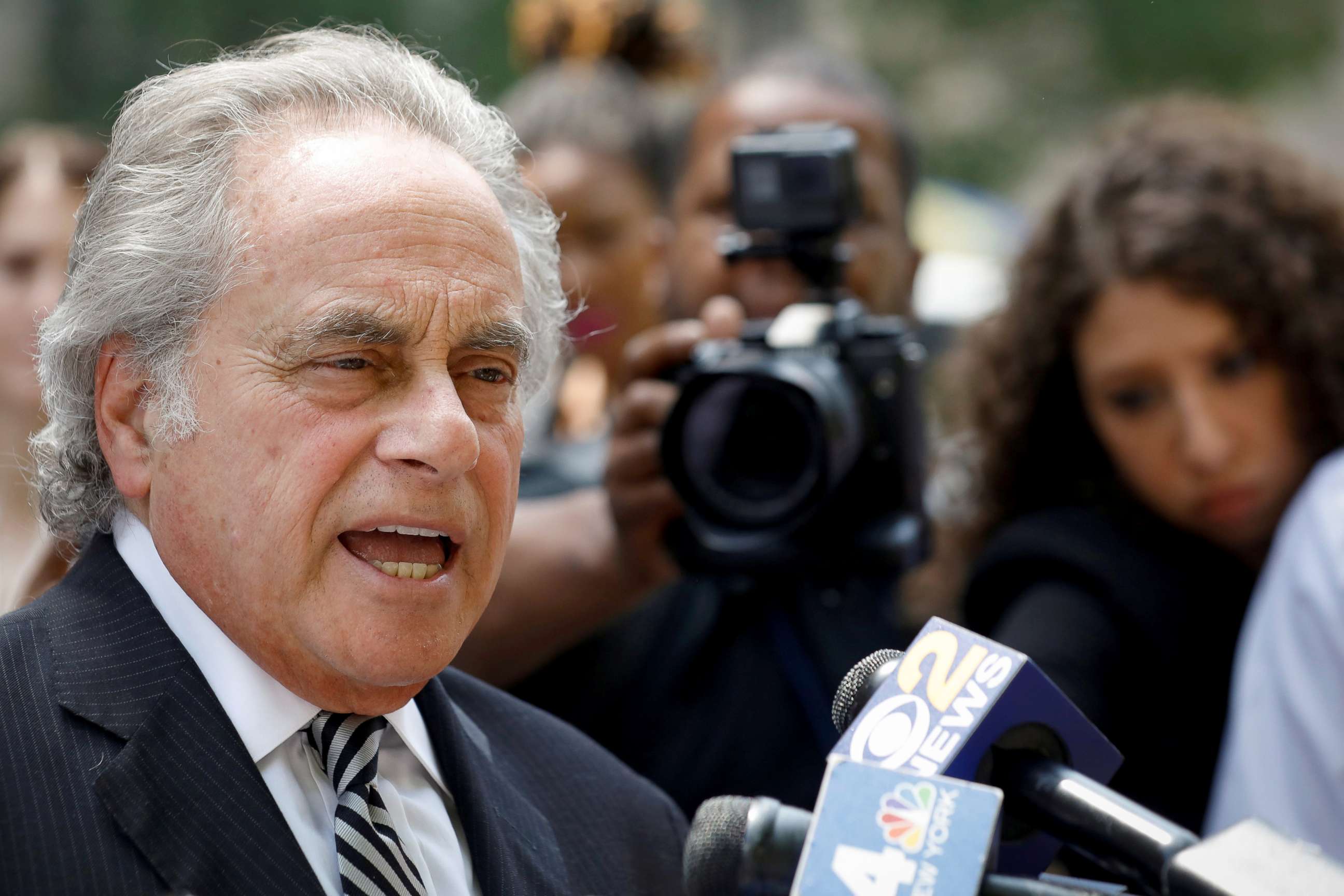 PHOTO: Benjamin Brafman, Lawyer for Film producer Harvey Weinstein, speaks to the press following a meeting at the Manhattan Criminal Court in New York, May 29, 2018.
