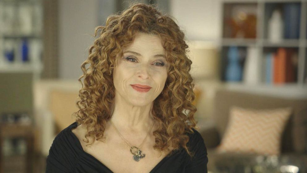 PHOTO: Bernadette Peters discusses her friendship with Mary Tyler Moore for ABC's "The Year in Memoriam 2017," which airs on Monday, Dec. 18, at 10 p.m. ET.