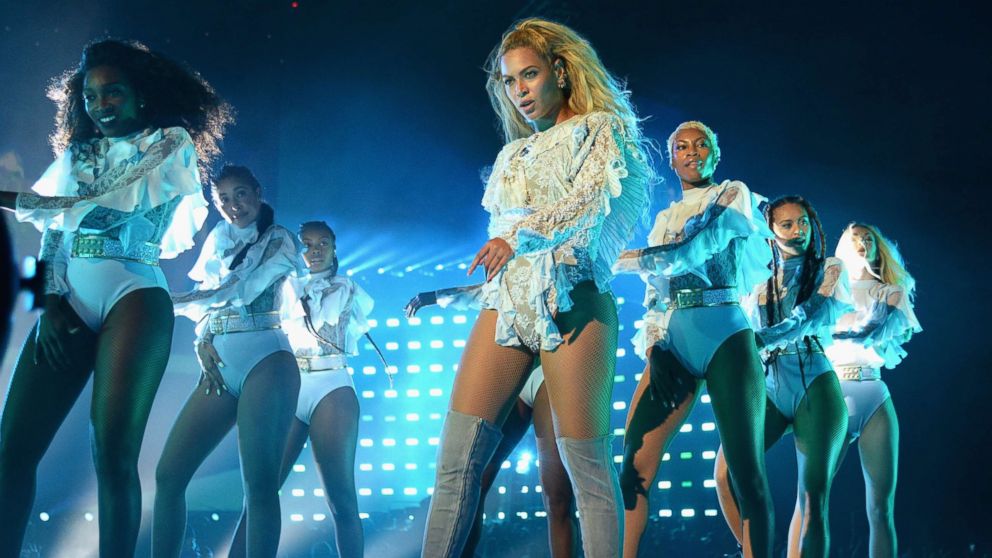 PHOTO: Beyonce performs on stage during "The Formation World Tour" at Levi's Stadium on Sept. 17, 2016 in Santa Clara, Calif.