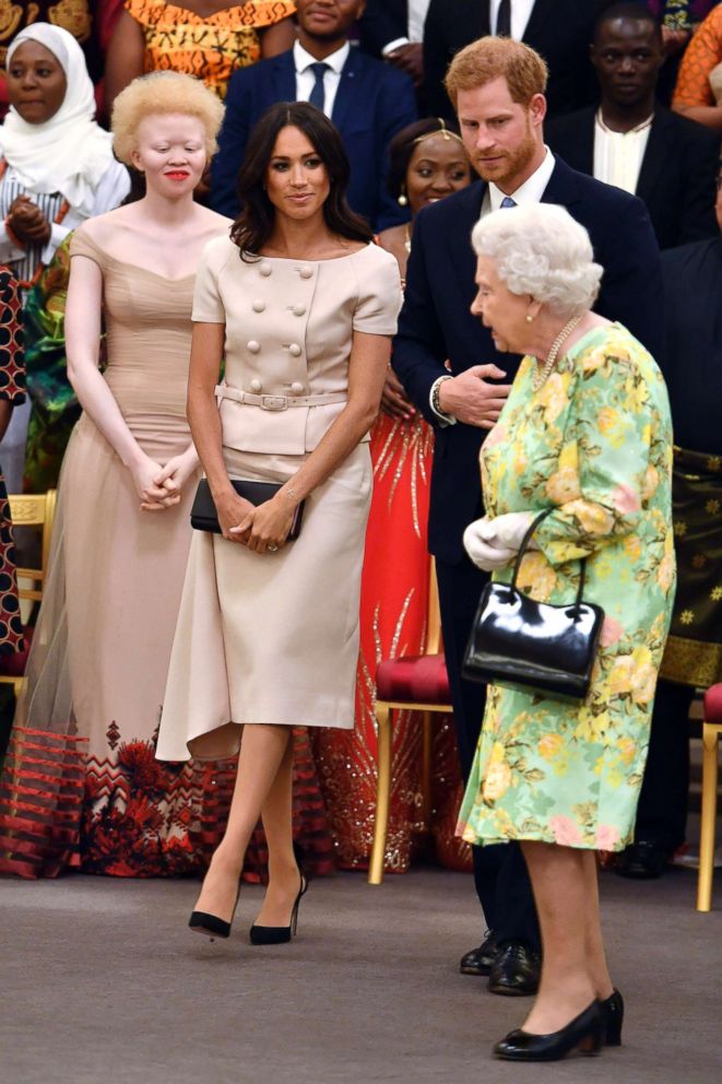 PHOTO: Britain's Queen Elizabeth, Prince Harry and Meghan, Duchess of Sussex arrive for a group photo at the Queen's Young Leaders Awards Ceremony at Buckingham Palace in London, June 26, 2018.