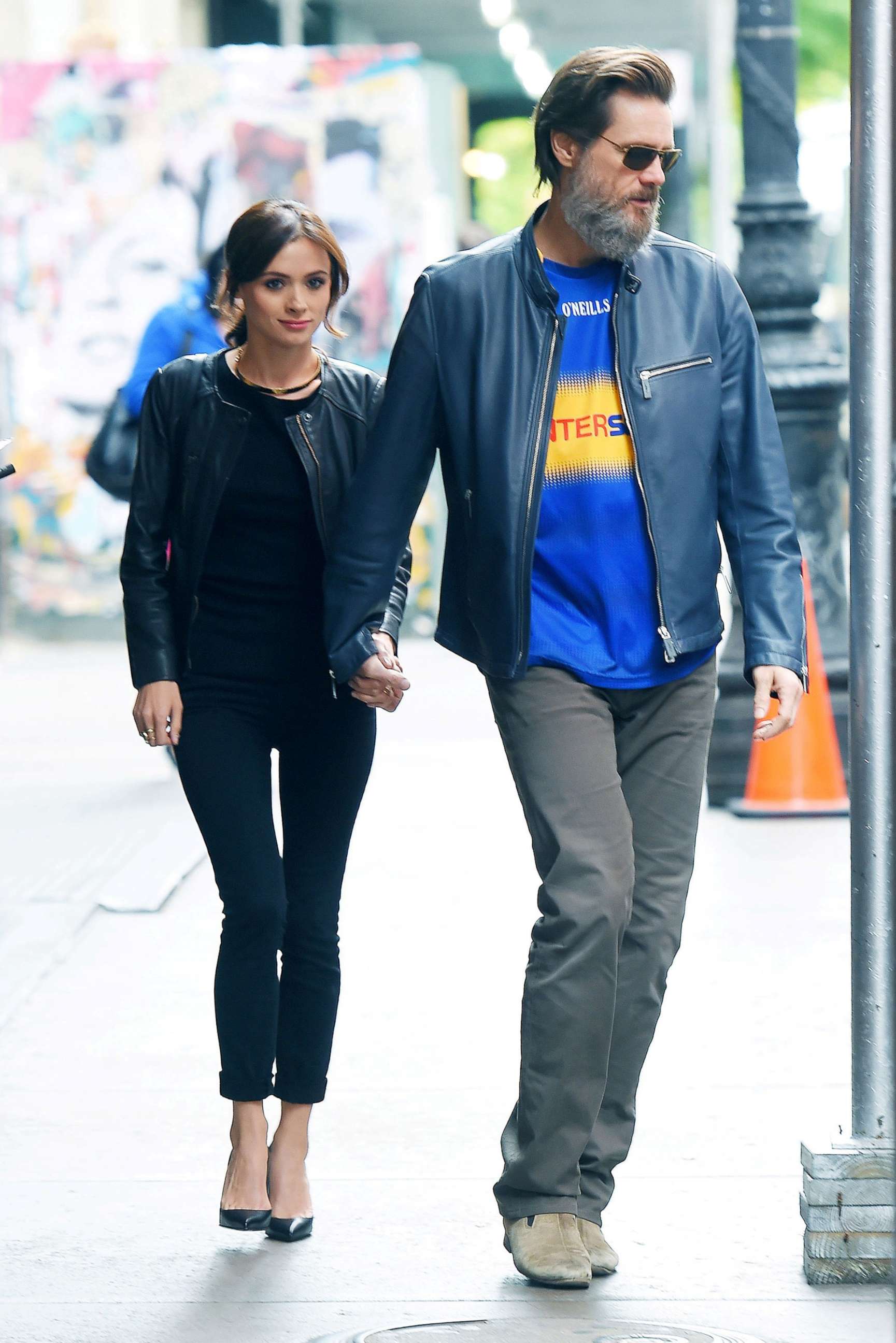 PHOTO: Cathriona White and Jim Carrey walk in New York City on MAY 21, 2015.