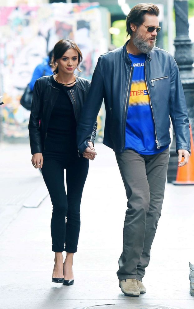 PHOTO: Cathriona White and Jim Carrey walk in New York City on MAY 21, 2015.