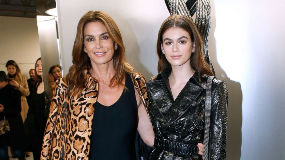 PHOTO: Cindy Crawford and her daughter Kaia Gerber attend the "Azzedine Alaia : Je Suis Couturier" Exhibition as part of Paris Fashion Week on Jan. 21, 2018 in Paris.