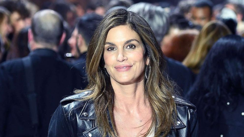 VIDEO: Cindy Crawford Reflects on Her Remarkable Career in 'Becoming'