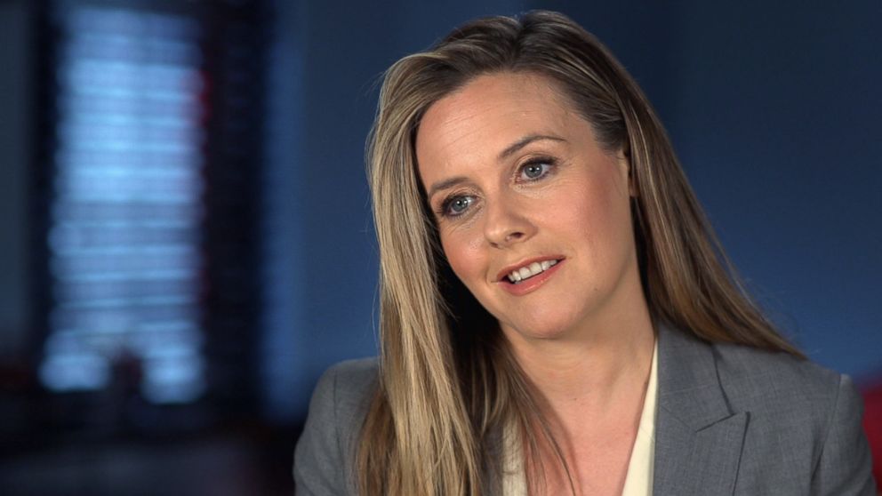 PHOTO: Alicia Silverstone, who stars in the TV show "American Woman," recalls working on the movie "Clueless."