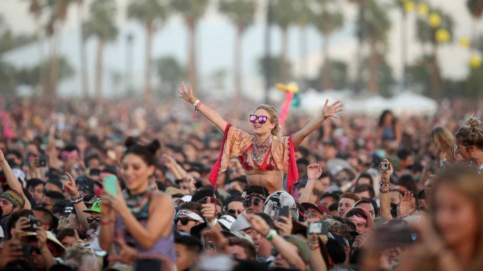 Beyonce Coachella Crowd Beyoncé Joins Solange For Surprise Coachella