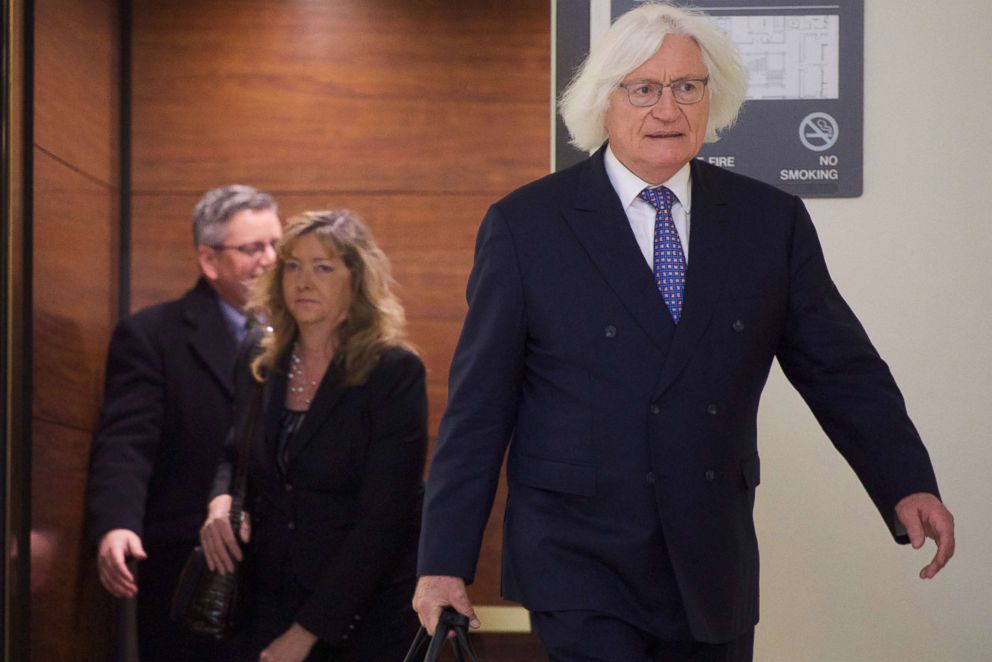 PHOTO: Bill Cosby's attorney Tom Mesereau arrives at the Montgomery County Courthouse for day fourteen of his sexual assault retrial, as the jury deliberates for the second day, April 26, 2018 in Norristown, Pa.