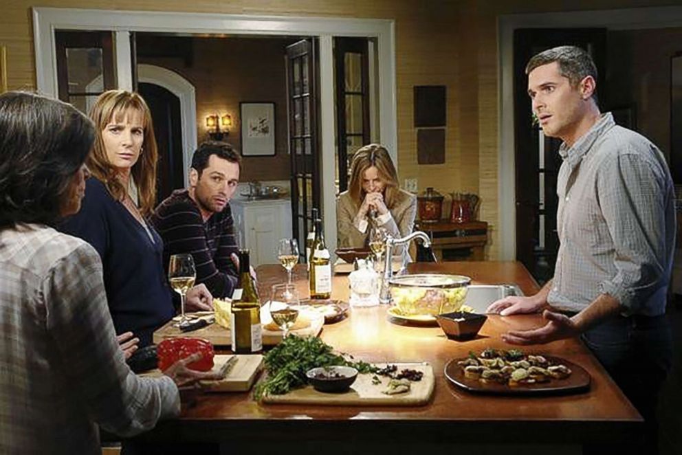 PHOTO: Sally Field, Calista Flockhart, Rachel Griffiths, Matthew Rhys, and Dave Annable appear in a scence from "Brothers & Sisters."