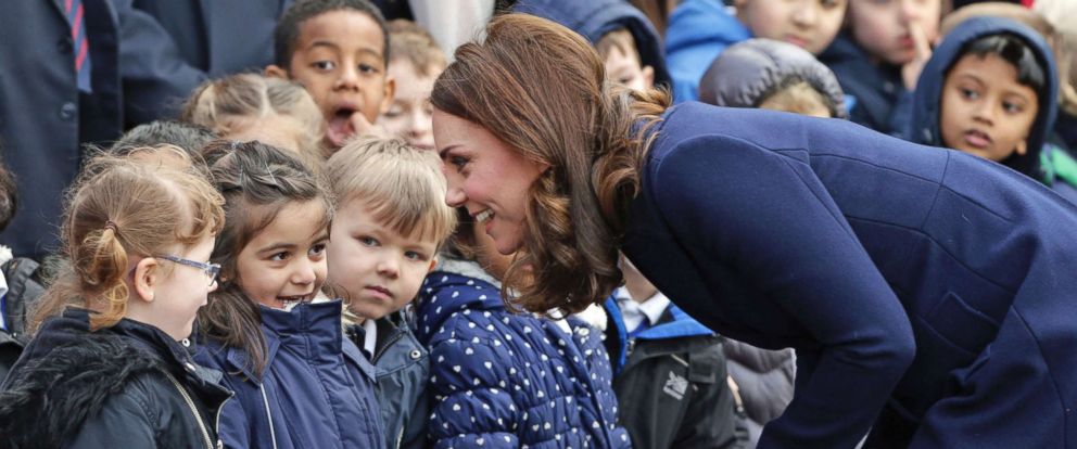 Pregnant Princess Kate visits with schoolchildren a day after ...