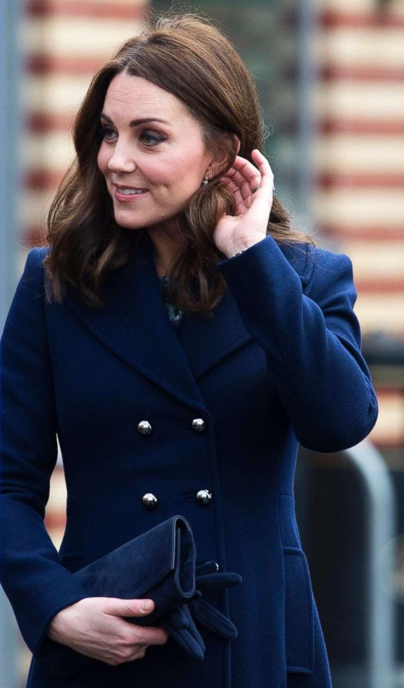 Pregnant Princess Kate visits with schoolchildren a day after ...