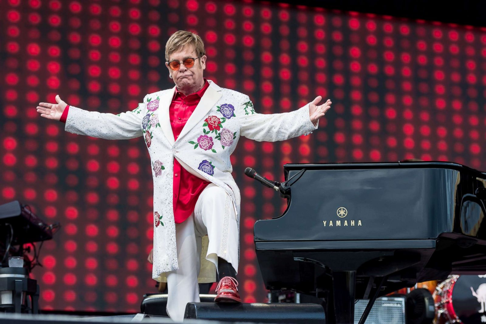 Elton John Style Evolution: Fashion Photos From 1970s to Now – Billboard