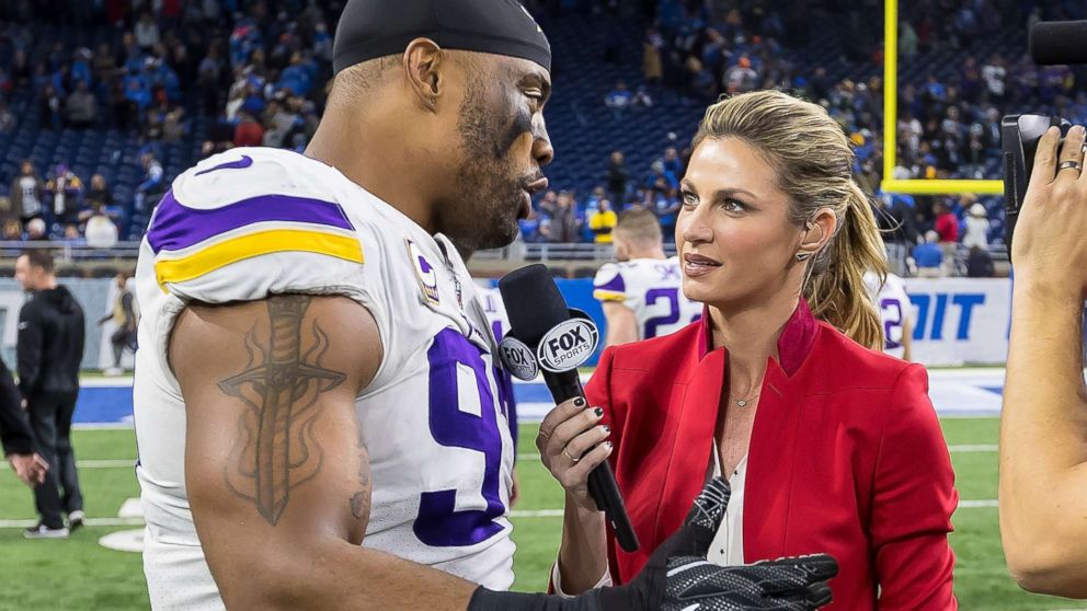 PHOTO: Sports reporter Erin Andrews talks to Everson Griffen of the Minnesota Vikings after an NFL game at Ford Field in Detroit on Nov. 23, 2016.