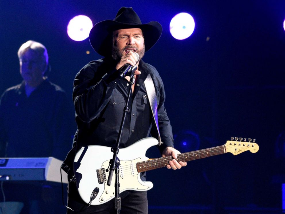 PHOTO: Garth Brooks performs Ask Me How I Know at the 51st annual CMA Awards on Nov. 8, 2017, in Nashville, Tenn.