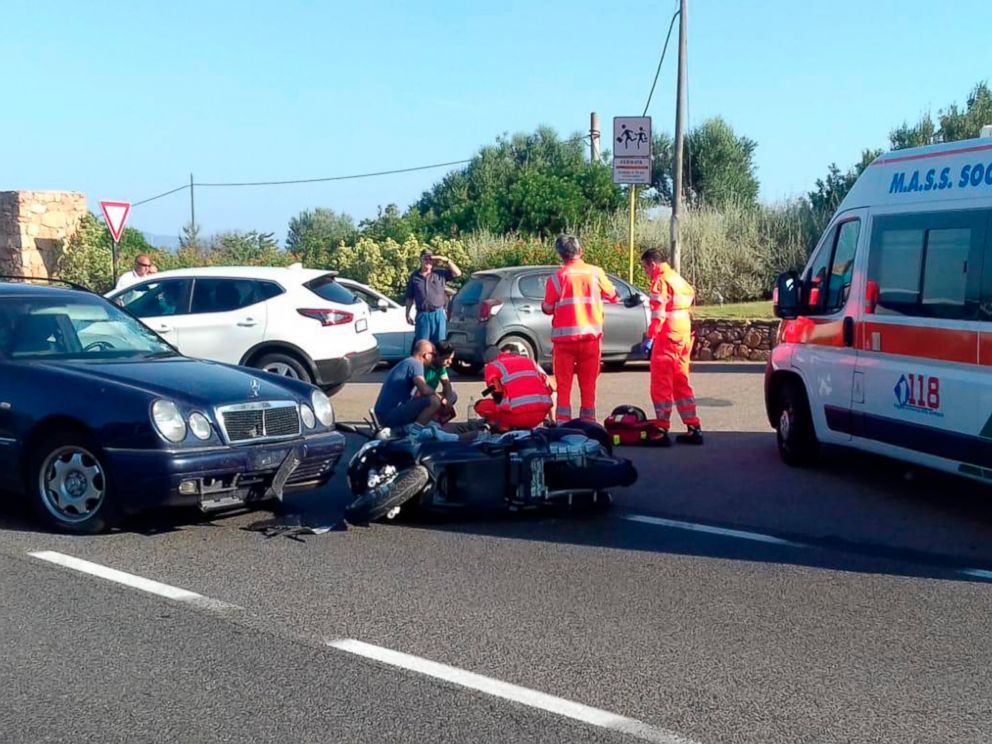   PHOTO: The ambulance personnel tends to George Clooney, after being involved in a scooter accident near Olbia, on the island of Sardinia, Italy, July 10, 2018. [19659006] Mario Chironi / AP </span></picture></div><figcaption><span clbad=