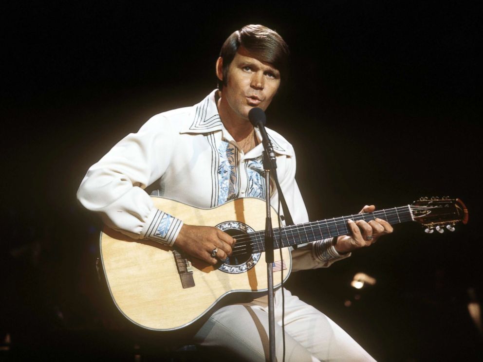 PHOTO: Glen Campbell performs.