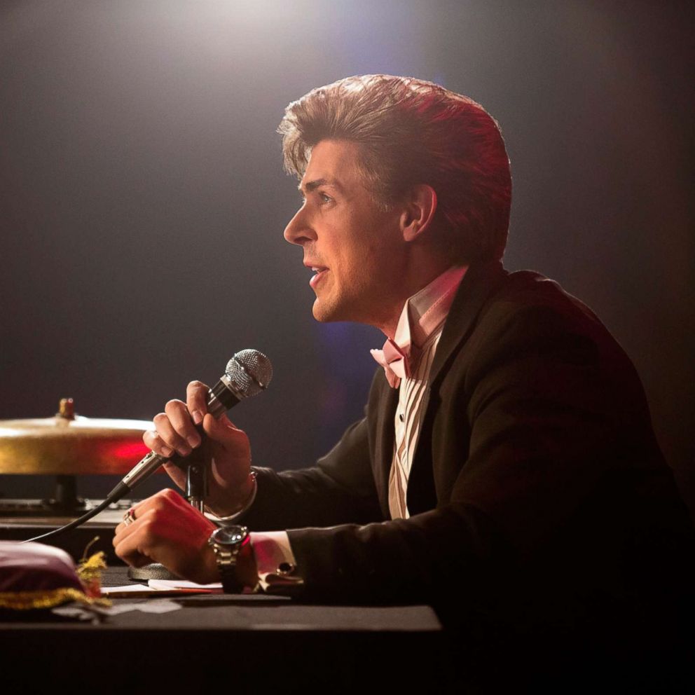VIDEO: "Glow's" Chris Lowell puts his announcing skills to the test