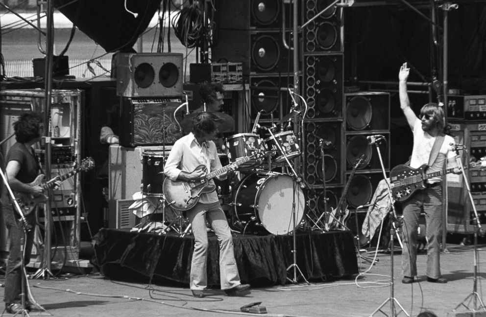 PHOTO: The Grateful Dead perform at the Iowa State Fair, Des Moines, Iowa, June 16, 1974.