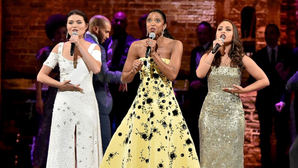 Hamilton Actors to Sing America the Beautiful at Super Bowl LI