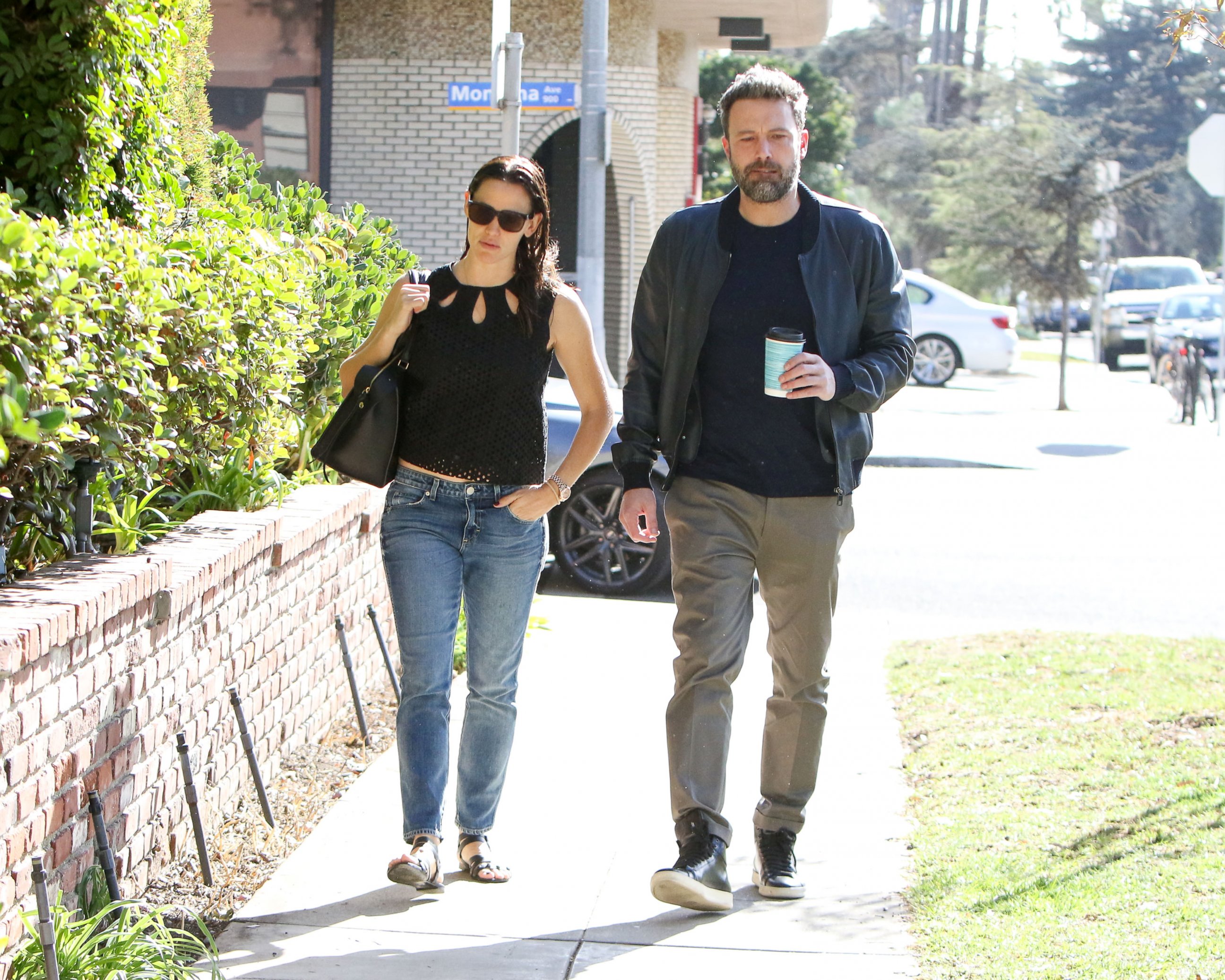 PHOTO: Jennifer Garner and Ben Affleck are seen walking, Nov. 19, 2016, in Los Angeles.