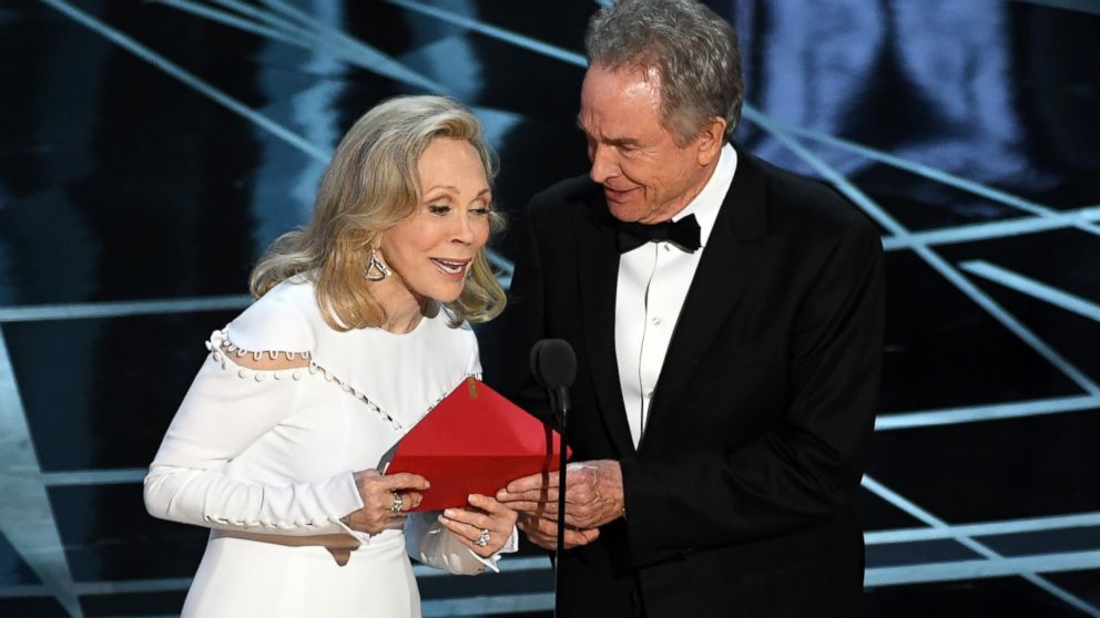 PHOTO: Faye Dunaway and Warren Beatty speak onstage during the 89th Annual Academy Awards on Feb. 26, 2017 in Hollywood, Calif.