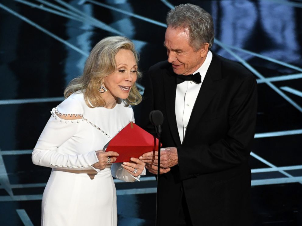 PHOTO: Faye Dunaway and Warren Beatty speak onstage during the 89th Annual Academy Awards on Feb. 26, 2017 in Hollywood, Calif.