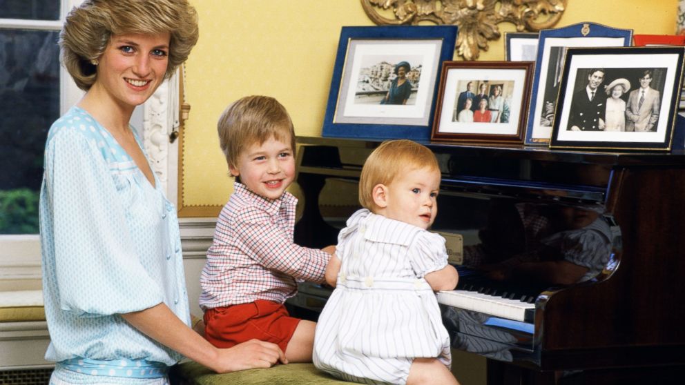 PHOTO: Diana, Princess of Wales with her sons, Prince William and Prince Harry, at the piano in Kensington Palace, Oct. 4, 1985.