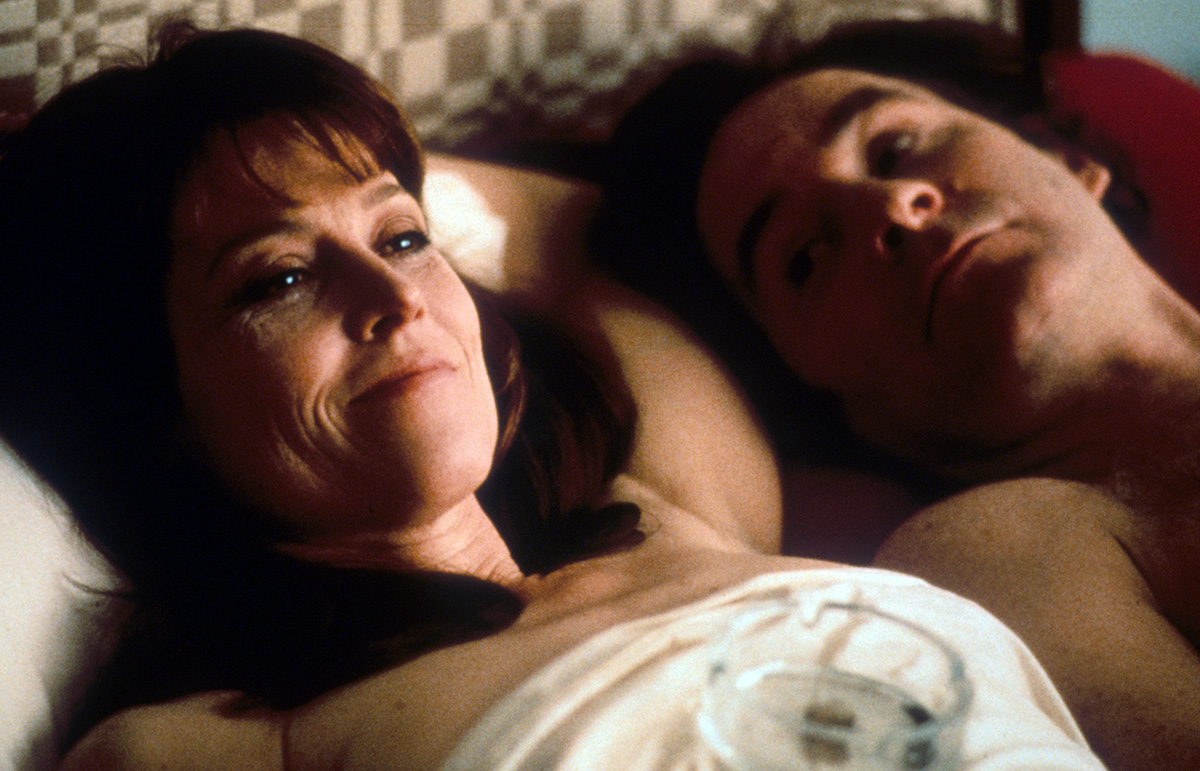 PHOTO: Sigourney Weaver and Kevin Kline laying in bed together in a scene from the film 'The Ice Storm', 1997.