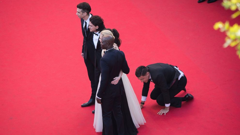 PHOTO: A man invades the Red Carpet as Jay Baruchel, Kit Harington, America Ferrera, Cate Blanchett and Djimon Hounsou pose at the 'How To Train Your Dragon 2' premiere during the Cannes Film Festival on May 16, 2014 in Cannes, France.