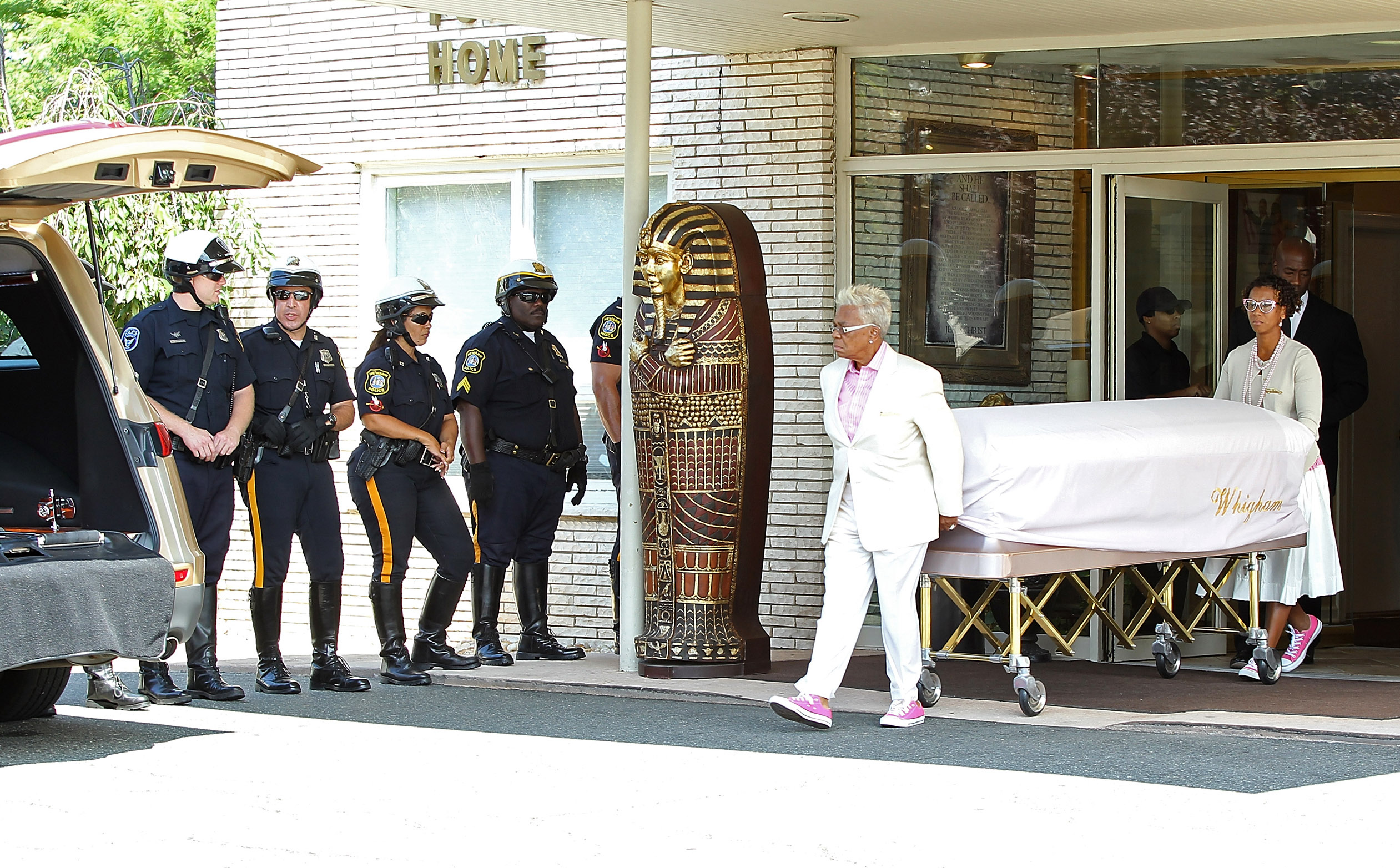 PHOTO: The body of Bobbi Kristina Brown leaves following a funeral service on August 3, 2015 in Newark, New Jersey. 