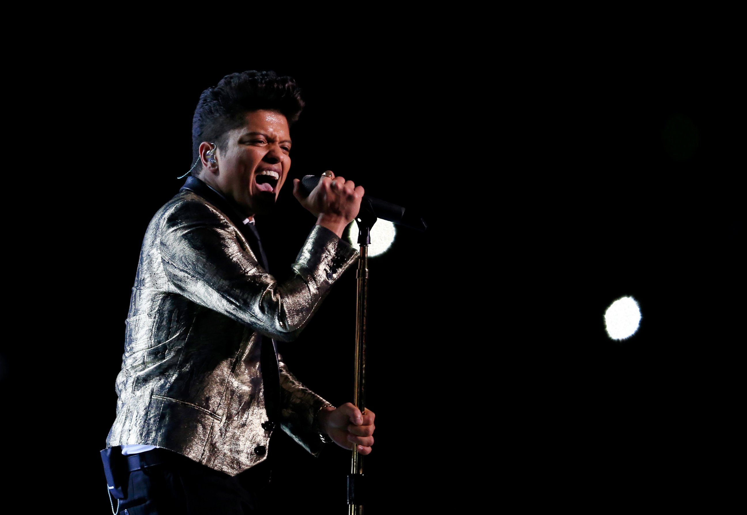 PHOTO: Bruno Mars performs during the Pepsi Super Bowl XLVIII Halftime Show at MetLife Stadium on Feb. 2, 2014 in East Rutherford, New Jersey.