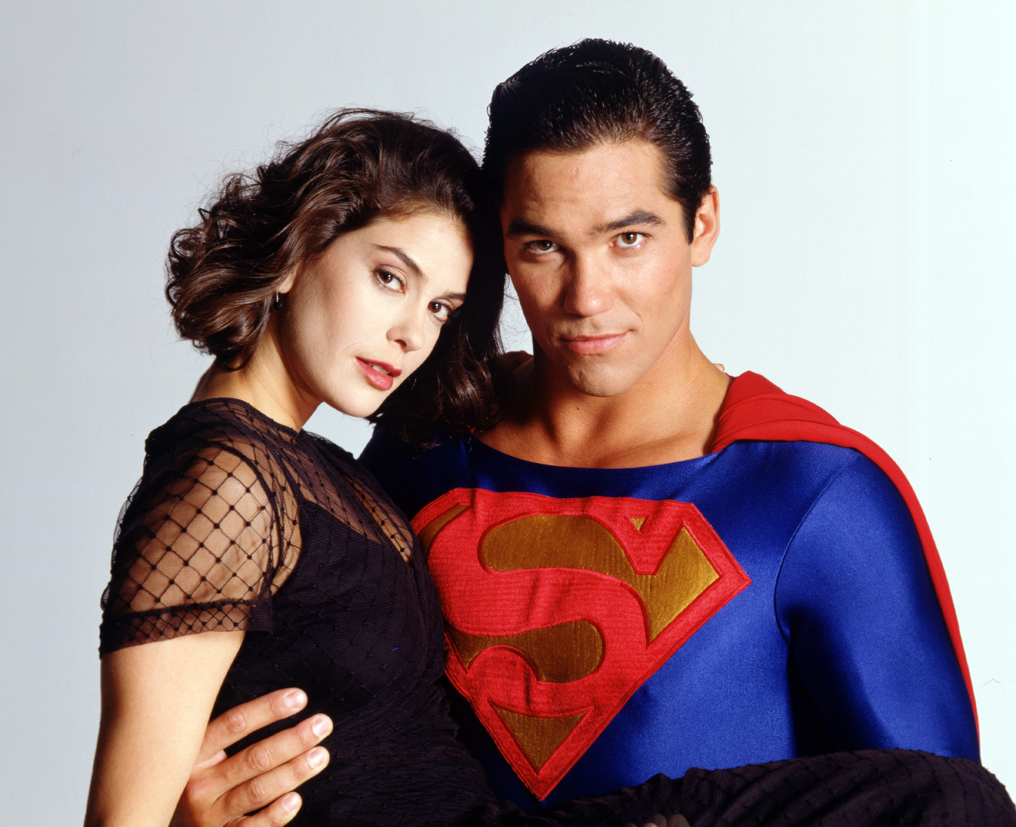 PHOTO: Teri Hatcher and Dean Cain pose for a photo for "Lois and Clark: The New Adventures of Superman," Aug. 16, 1994.